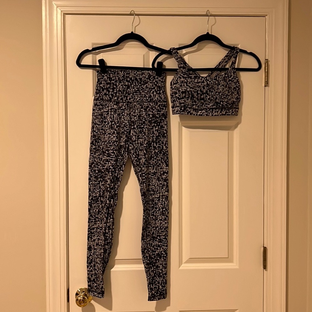 Lululemon leggings and sports bra